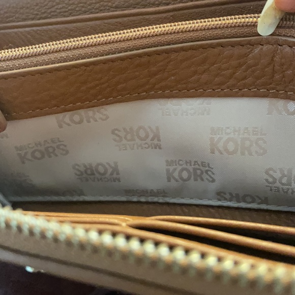 Michael Kors Long Wallet - Picture 5 of 9